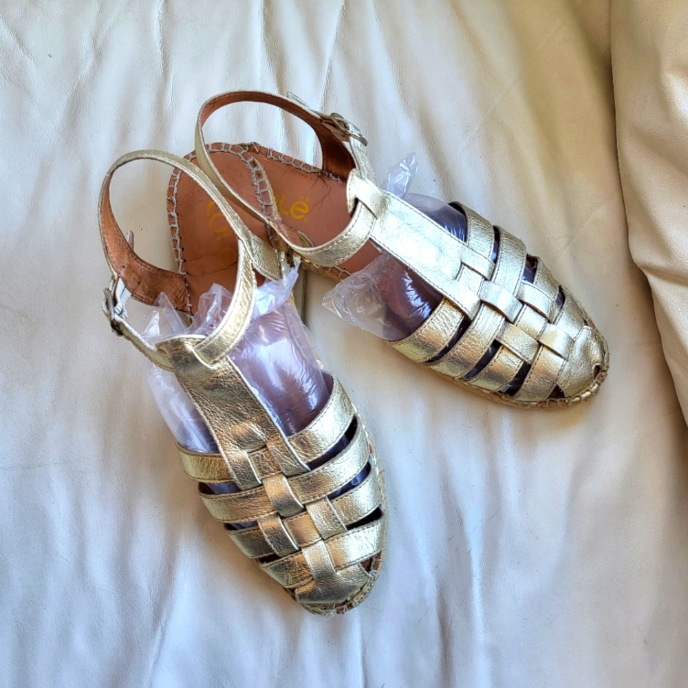 Made from smooth gold leather Lolë sandals gladiator-inspire size 10 or 41